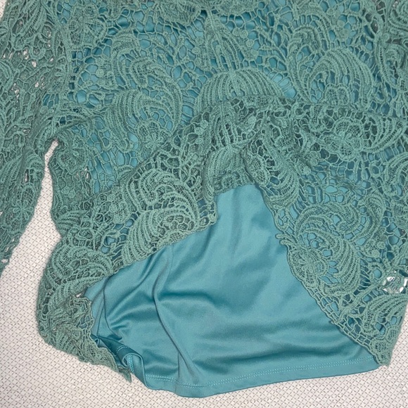 Elegant Lace Blouse in Teal - Picture 3 of 4